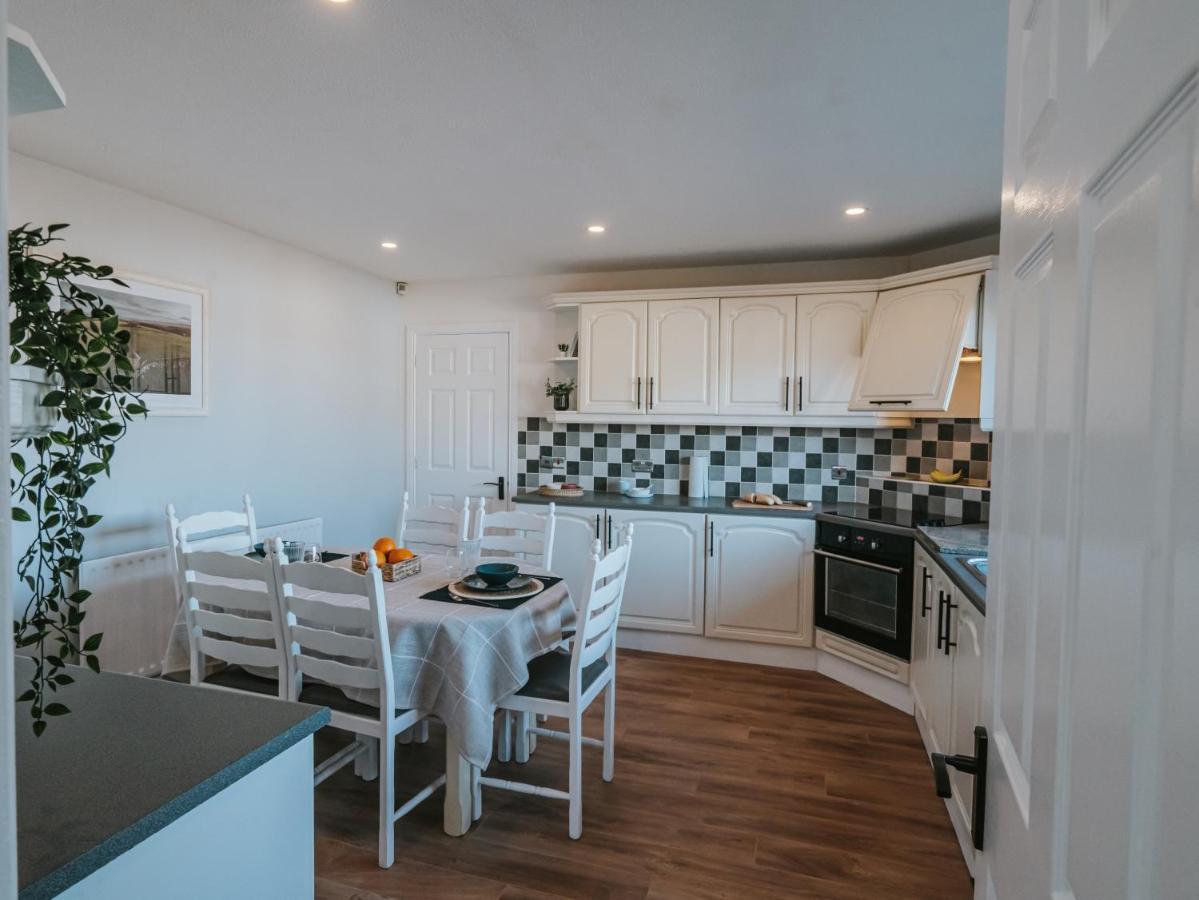 Tideaway - Cosy Seaside Village Bungalow Near Beach Castlerock Buitenkant foto