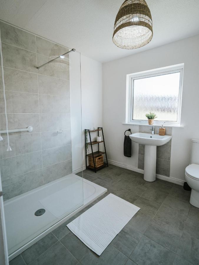 Tideaway - Cosy Seaside Village Bungalow Near Beach Castlerock Buitenkant foto