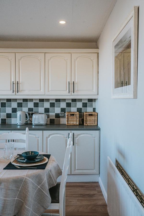 Tideaway - Cosy Seaside Village Bungalow Near Beach Castlerock Buitenkant foto
